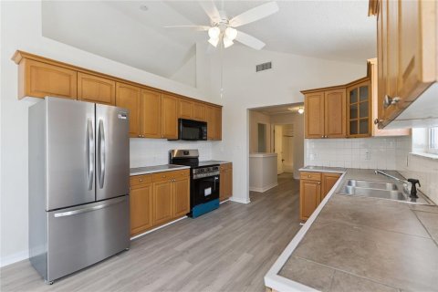 House in Palm Coast, Florida 4 bedrooms, 171.68 sq.m. № 2259343 - photo 11