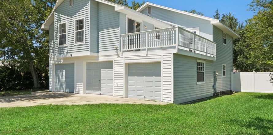 House in Palm Coast, Florida 4 bedrooms, 171.68 sq.m. № 2259343