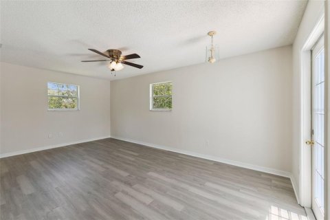 House in Palm Coast, Florida 4 bedrooms, 171.68 sq.m. № 2259343 - photo 16