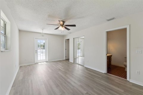 House in Palm Coast, Florida 4 bedrooms, 171.68 sq.m. № 2259343 - photo 15