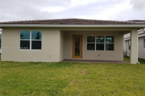 Снять в аренду виллу или дом в Дирфилд-Бич, Флорида 2 спальни, 147.71м2, № 1992734 - фото 25