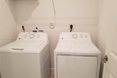 Снять в аренду виллу или дом в Дирфилд-Бич, Флорида 2 спальни, 147.71м2, № 1992734 - фото 20