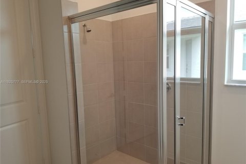 Снять в аренду виллу или дом в Дирфилд-Бич, Флорида 2 спальни, 147.71м2, № 1992734 - фото 17