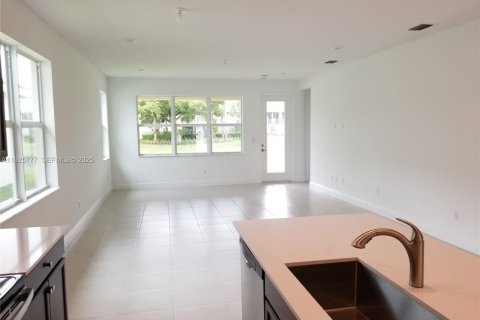 Снять в аренду виллу или дом в Дирфилд-Бич, Флорида 2 спальни, 147.71м2, № 1992734 - фото 7