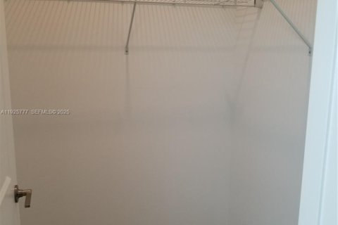 Снять в аренду виллу или дом в Дирфилд-Бич, Флорида 2 спальни, 147.71м2, № 1992734 - фото 22