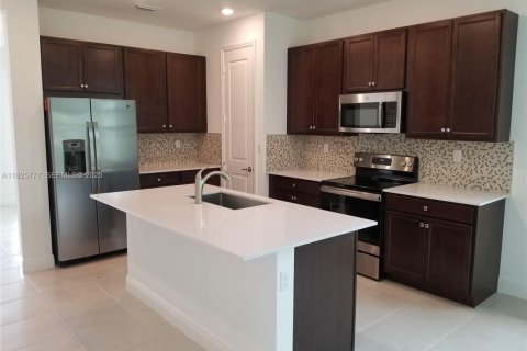 Снять в аренду виллу или дом в Дирфилд-Бич, Флорида 2 спальни, 147.71м2, № 1992734 - фото 5