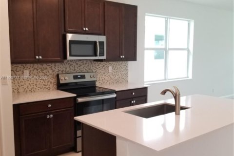 Снять в аренду виллу или дом в Дирфилд-Бич, Флорида 2 спальни, 147.71м2, № 1992734 - фото 4