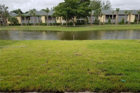 Снять в аренду виллу или дом в Дирфилд-Бич, Флорида 2 спальни, 147.71м2, № 1992734 - фото 24