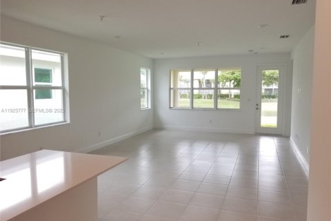 Снять в аренду виллу или дом в Дирфилд-Бич, Флорида 2 спальни, 147.71м2, № 1992734 - фото 10