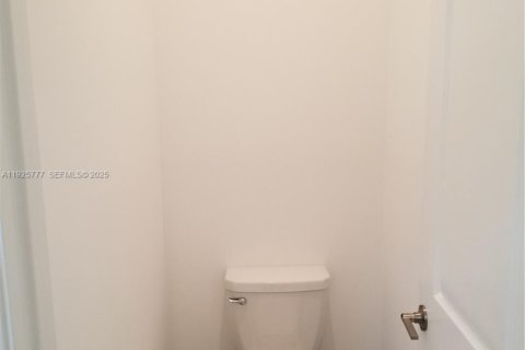 Снять в аренду виллу или дом в Дирфилд-Бич, Флорида 2 спальни, 147.71м2, № 1992734 - фото 19