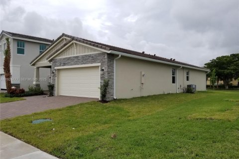 Снять в аренду виллу или дом в Дирфилд-Бич, Флорида 2 спальни, 147.71м2, № 1992734 - фото 2