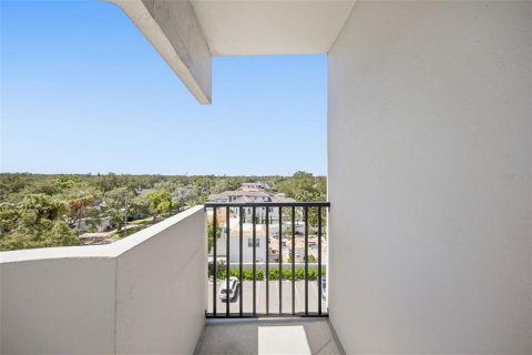 Condo in Tampa, Florida, 2 bedrooms № 2373436 - photo 22