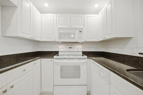Condo in Tampa, Florida, 2 bedrooms № 2373436 - photo 9