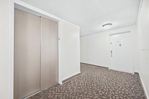 Condo in Tampa, Florida, 2 bedrooms № 2373436 - photo 2
