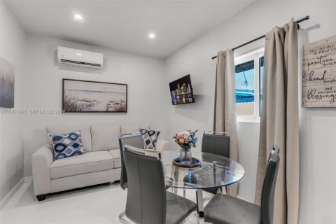 Casa en alquiler en Homestead, Florida, 4 dormitorios, 199.74 m2 № 2054632 - foto 3