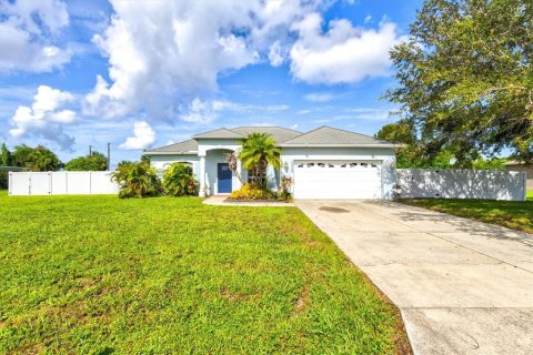 House in Palmetto, Florida 3 bedrooms, 146.41 sq.m. № 2339601