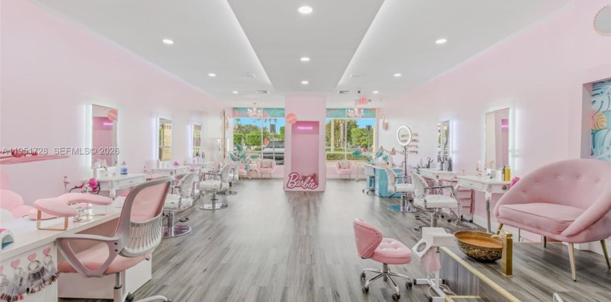 Propiedad comercial en Hialeah, Florida № 2006267