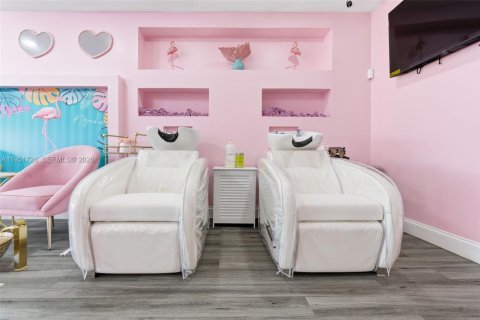 Propiedad comercial en venta en Hialeah, Florida № 2006267 - foto 9