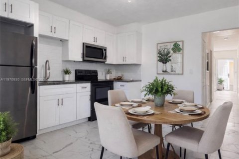 Commercial property in Miami Beach, Florida 249.44 sq.m. № 2032629 - photo 7