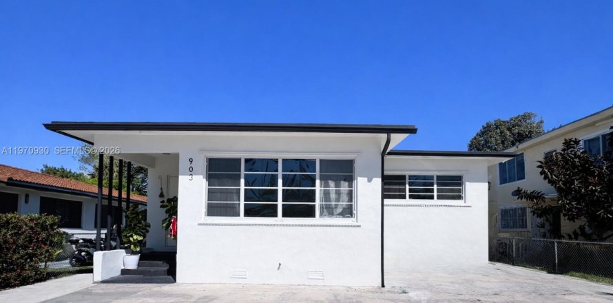 Commercial property in Miami Beach, Florida 249.44 sq.m. № 2032629