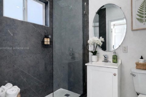 Commercial property in Miami Beach, Florida 249.44 sq.m. № 2032629 - photo 5