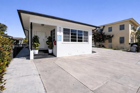 Commercial property in Miami Beach, Florida 249.44 sq.m. № 2032629 - photo 2