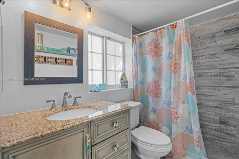 Condo in Fort Lauderdale, Florida, 2 bedrooms  № 1933364 - photo 17