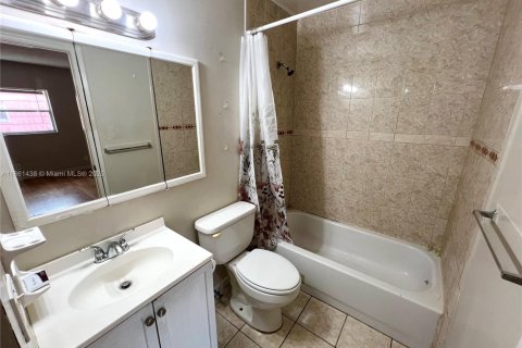 Снять в аренду таунхаус в Лодерхилл, Флорида 2 спальни, 87.33м2, № 1892150 - фото 15