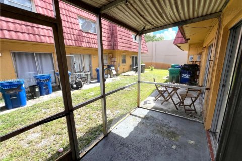 Снять в аренду таунхаус в Лодерхилл, Флорида 2 спальни, 87.33м2, № 1892150 - фото 11