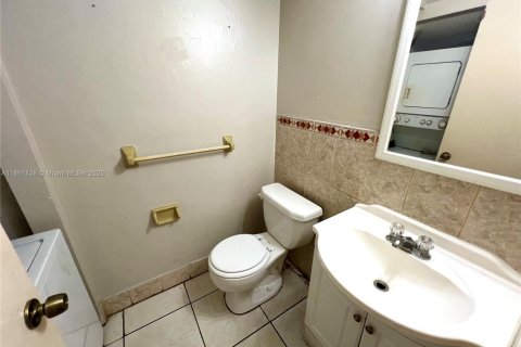 Снять в аренду таунхаус в Лодерхилл, Флорида 2 спальни, 87.33м2, № 1892150 - фото 9