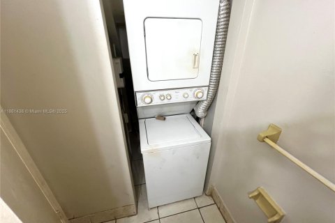 Снять в аренду таунхаус в Лодерхилл, Флорида 2 спальни, 87.33м2, № 1892150 - фото 10