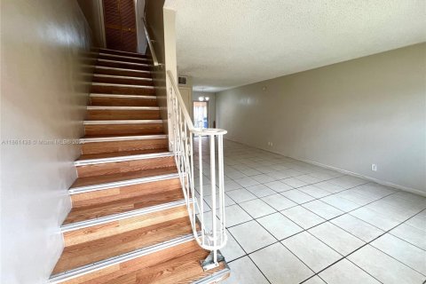 Снять в аренду таунхаус в Лодерхилл, Флорида 2 спальни, 87.33м2, № 1892150 - фото 3