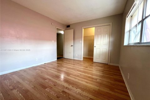 Снять в аренду таунхаус в Лодерхилл, Флорида 2 спальни, 87.33м2, № 1892150 - фото 14