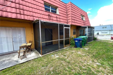 Снять в аренду таунхаус в Лодерхилл, Флорида 2 спальни, 87.33м2, № 1892150 - фото 16