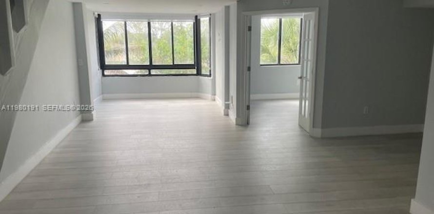 Condominio en Miami, Florida, 3 dormitorios  № 2043996