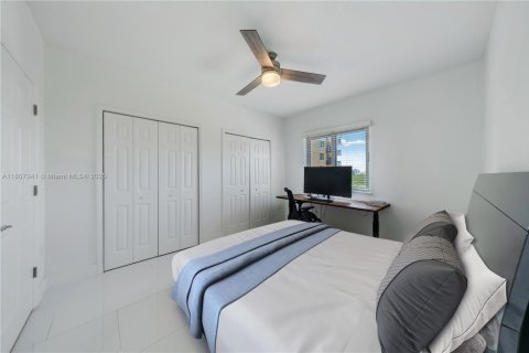 Condominio en venta en Miami, Florida, 2 dormitorios, 80.45 m2 № 1745659 - foto 18