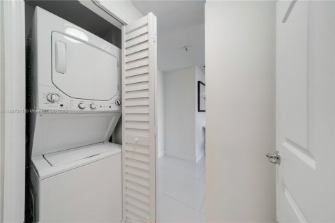 Condominio en venta en Miami, Florida, 2 dormitorios, 80.45 m2 № 1745659 - foto 17