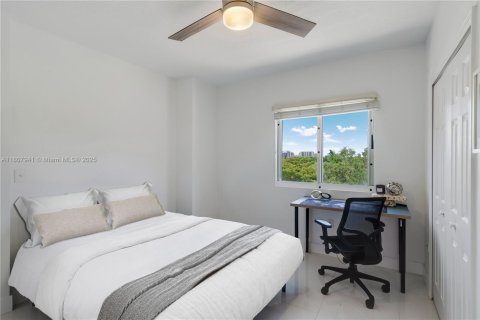 Condominio en venta en Miami, Florida, 2 dormitorios, 80.45 m2 № 1745659 - foto 16