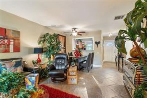Condominio en venta en Lauderdale Lakes, Florida, 2 dormitorios, 87.7 m2 № 2249268 - foto 4