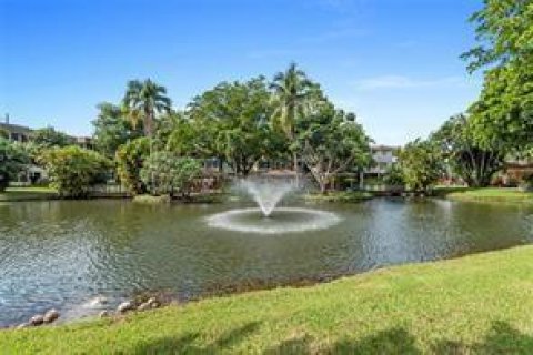 Condominio en venta en Lauderdale Lakes, Florida, 2 dormitorios, 87.7 m2 № 2249268 - foto 12