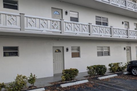 Condominio en venta en Lauderdale Lakes, Florida, 2 dormitorios, 87.7 m2 № 2249268 - foto 13
