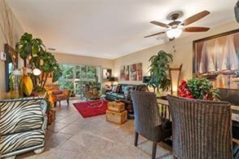 Condominio en venta en Lauderdale Lakes, Florida, 2 dormitorios, 87.7 m2 № 2249268 - foto 2