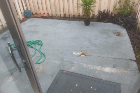 Снять в аренду таунхаус в Норт-Майами-Бич, Флорида 2 спальни, 111.48м2, № 1182242 - фото 1