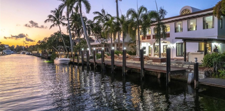 Casa en Fort Lauderdale, Florida 7 dormitorios, 416.57 m2 № 2242312