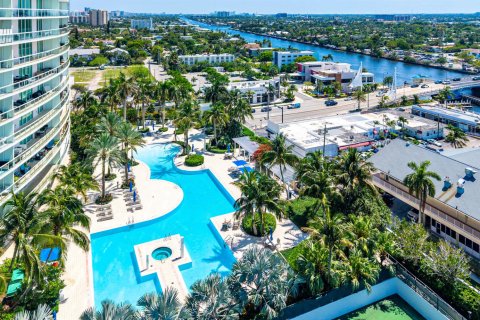 Condo in Pompano Beach, Florida, 2 bedrooms  № 2173394 - photo 2