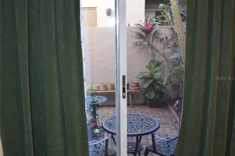 Townhouse in Fern Park, Florida 4 bedrooms, 184.13 sq.m. № 2204941 - photo 5