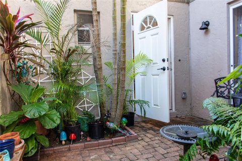 Townhouse in Fern Park, Florida 4 bedrooms, 184.13 sq.m. № 2204941 - photo 2