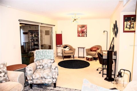 Townhouse in Fern Park, Florida 4 bedrooms, 184.13 sq.m. № 2204941 - photo 9