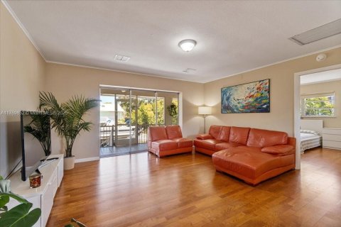 House in Big Pine Key, Florida 3 bedrooms, 124.86 sq.m. № 1867677 - photo 5