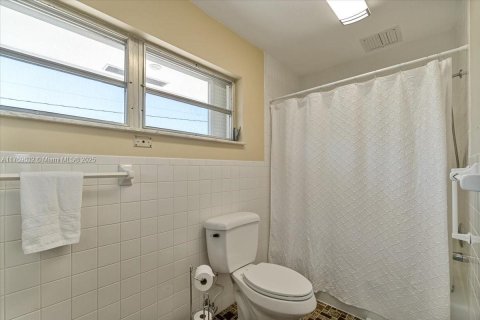 House in Big Pine Key, Florida 3 bedrooms, 124.86 sq.m. № 1867677 - photo 17